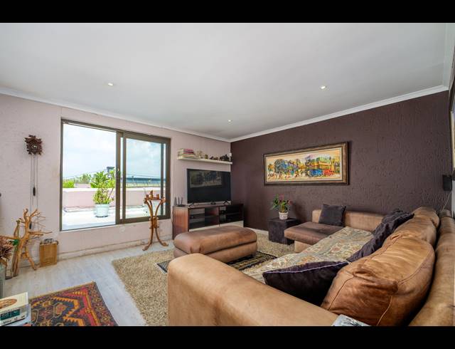 4 BEDROOM HOUSE FOR SALE IN NORTHCLIFF